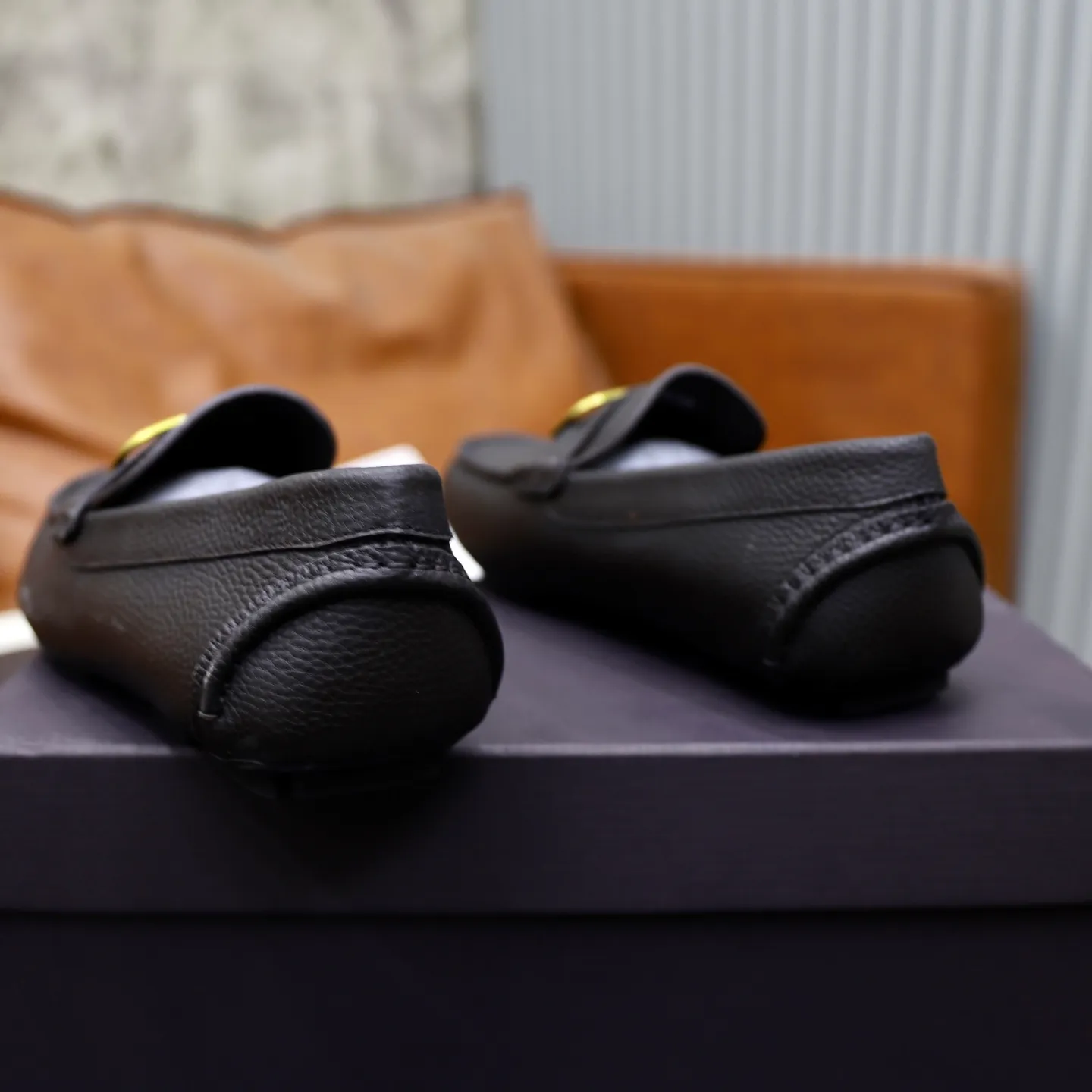Men's shoes: 640💰VALENTINO, made of imported cowhide with imported water-dyed cow lining, iconic hardware and iconic wear-resistant outsole. 38-45 (customized at 45) VALENTINO packaging All orders enjoy the brand’s iconic product packaging